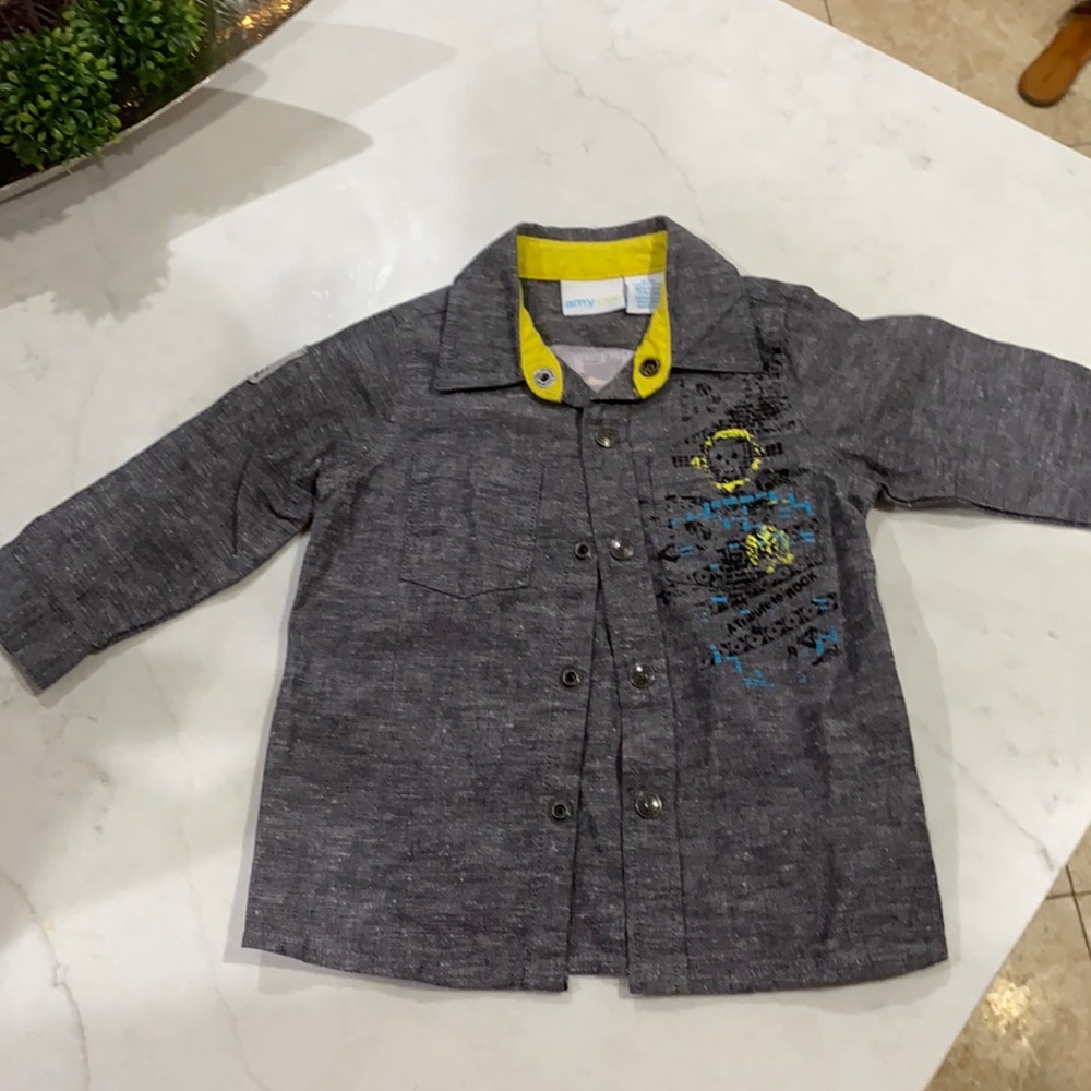 Amycoe snap down shirt.